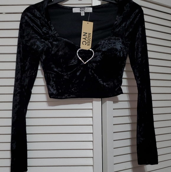 Madden NYC Junior's Velour Top with Rhinestone Heart - Picture 5 of 9